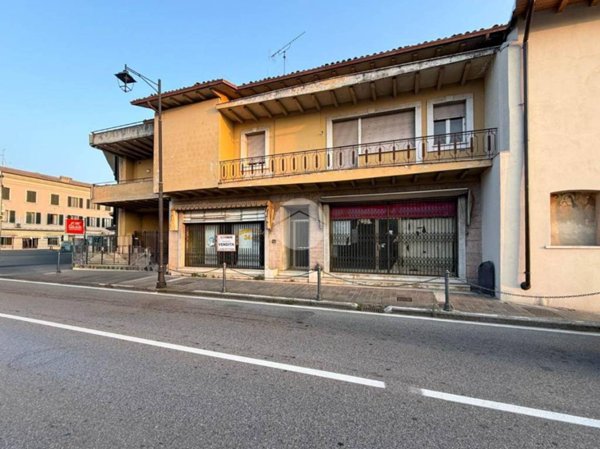 negozio in vendita a Mazzano in zona Molinetto