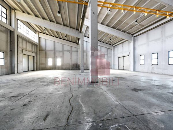 locale commerciale in vendita a Mazzano in zona Molinetto