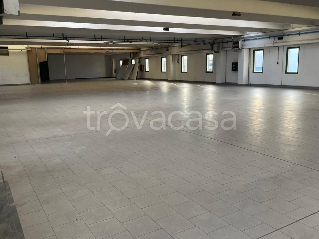 locale commerciale in vendita a Mazzano in zona Molinetto