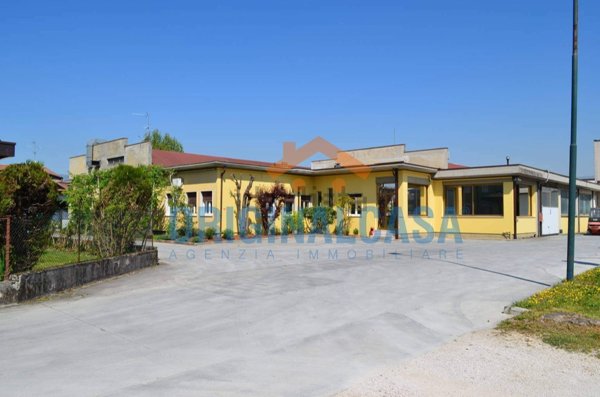 capannone in vendita a Mazzano in zona Molinetto