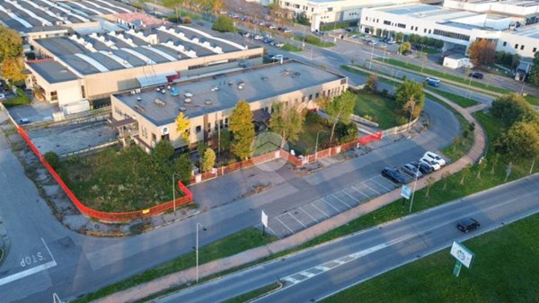 locale commerciale in vendita a Mazzano in zona Molinetto