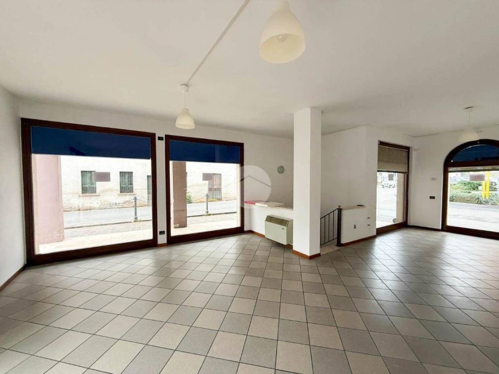 negozio in vendita a Mazzano in zona Molinetto