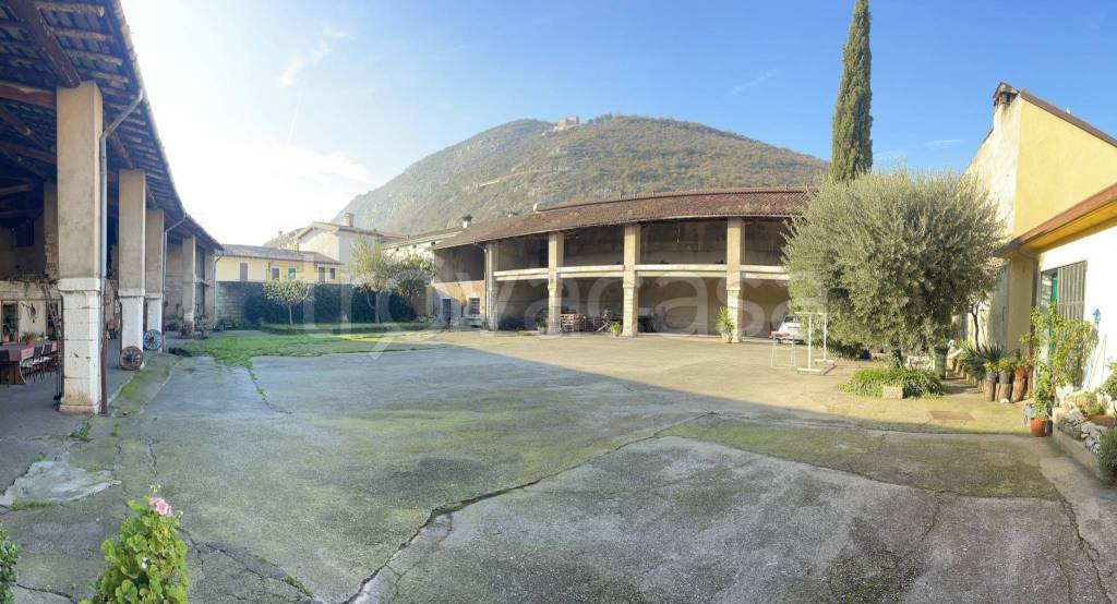 casa indipendente in vendita a Mazzano