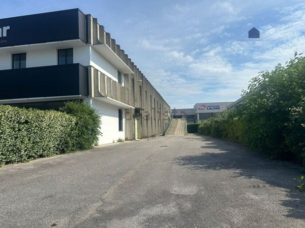 capannone in vendita a Mazzano in zona Molinetto