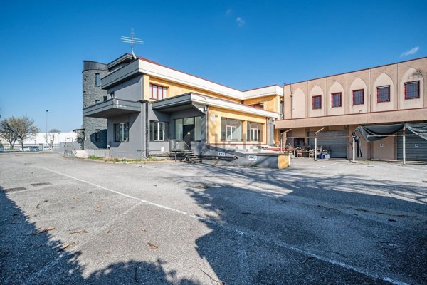 locale commerciale in vendita a Mazzano