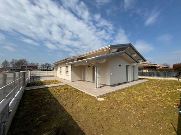 casa indipendente in vendita a Milzano