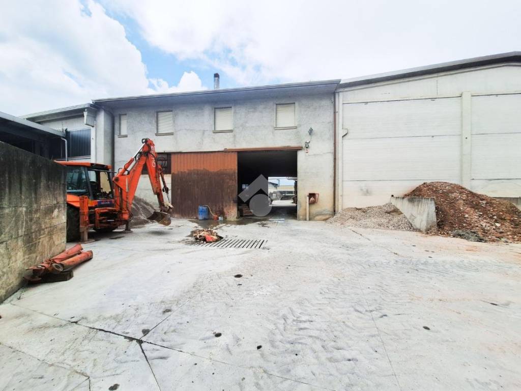 locale commerciale in vendita a Milzano