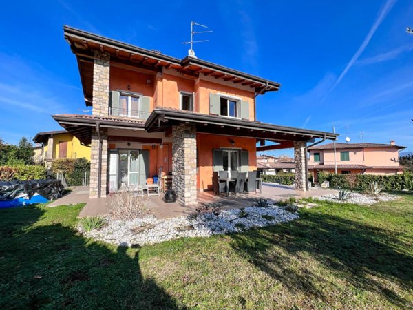 casa indipendente in vendita a Moniga del Garda