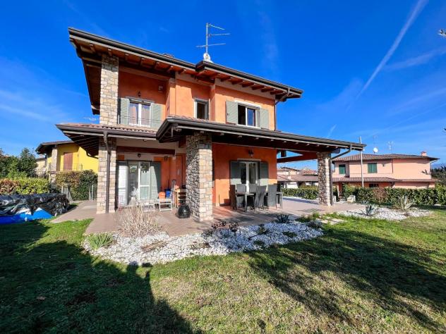 casa indipendente in vendita a Moniga del Garda