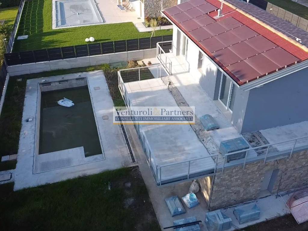 casa indipendente in vendita a Moniga del Garda
