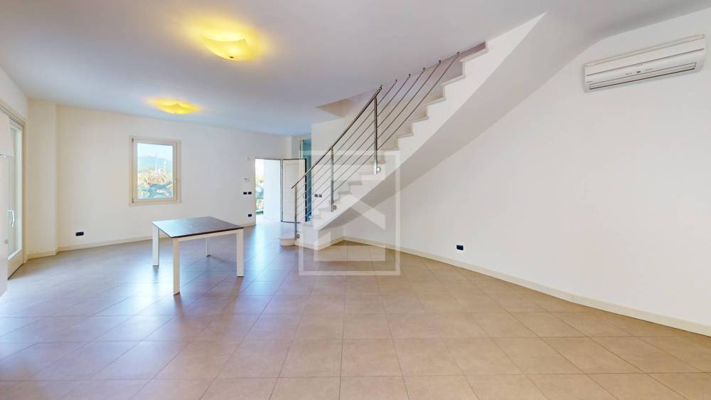 casa indipendente in vendita a Moniga del Garda