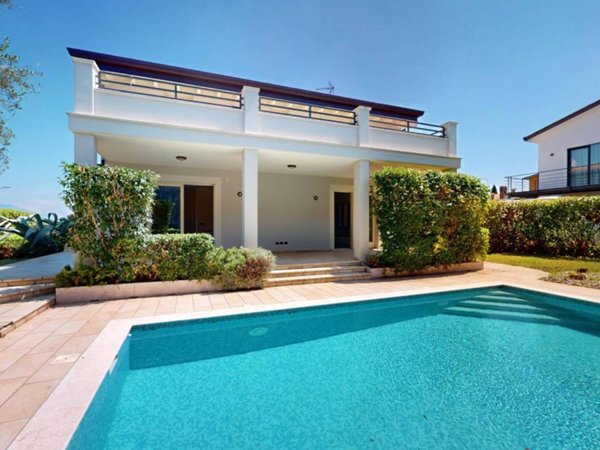 casa indipendente in vendita a Moniga del Garda