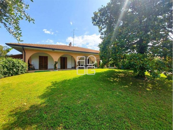 casa indipendente in vendita a Moniga del Garda