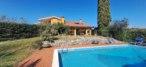 casa indipendente in vendita a Moniga del Garda