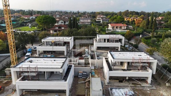 casa indipendente in vendita a Moniga del Garda