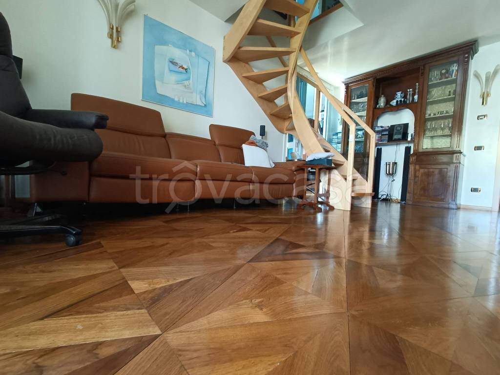 casa indipendente in vendita a Moniga del Garda