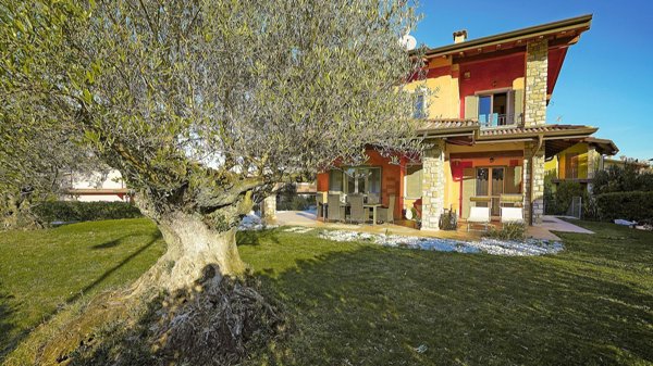 casa indipendente in vendita a Moniga del Garda