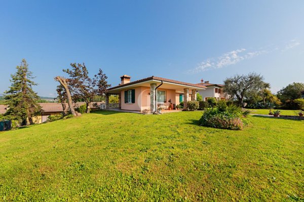 casa indipendente in vendita a Moniga del Garda