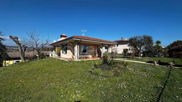 casa indipendente in vendita a Moniga del Garda