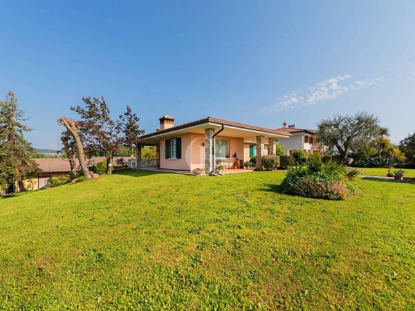 casa indipendente in vendita a Moniga del Garda