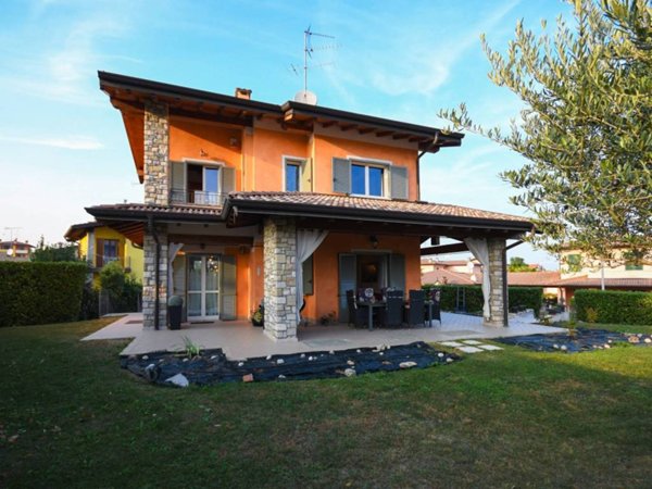 casa indipendente in vendita a Moniga del Garda