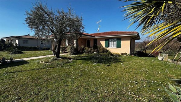 casa indipendente in vendita a Moniga del Garda
