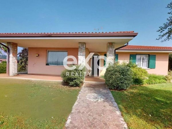 casa indipendente in vendita a Moniga del Garda