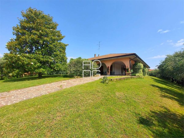 casa indipendente in vendita a Moniga del Garda