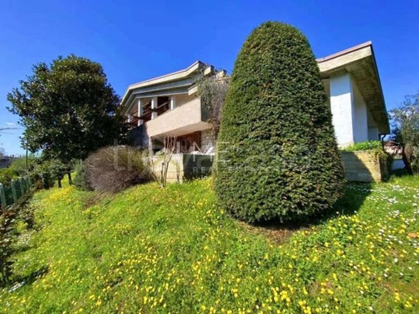 casa indipendente in vendita a Moniga del Garda