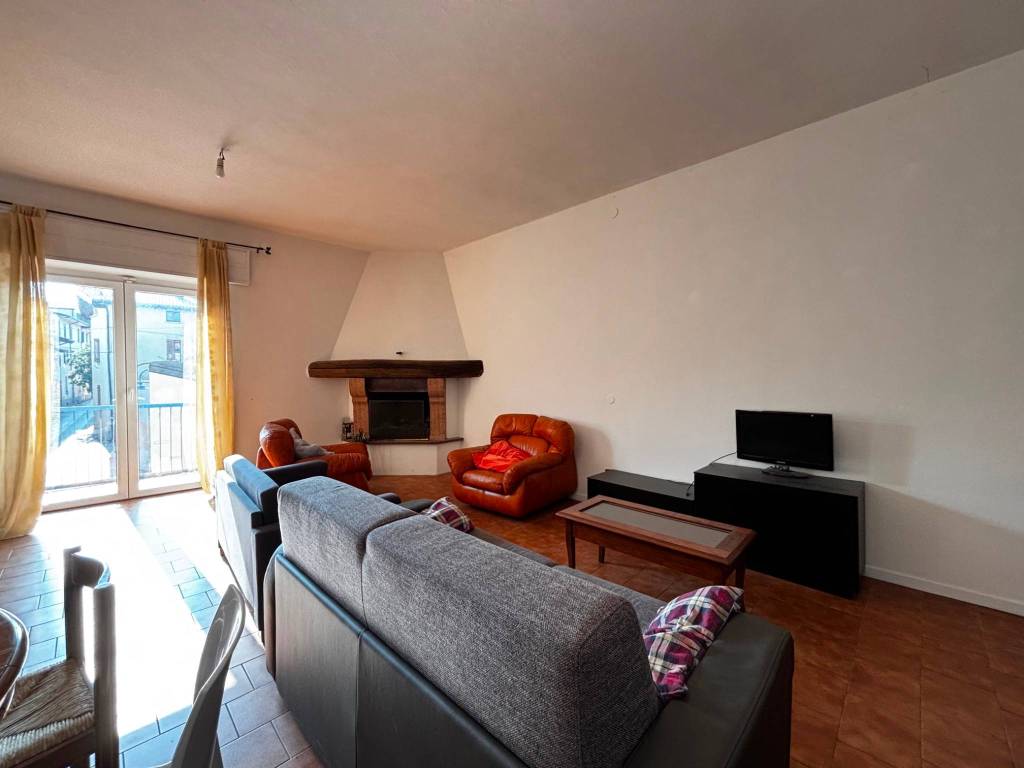 casa indipendente in vendita a Moniga del Garda