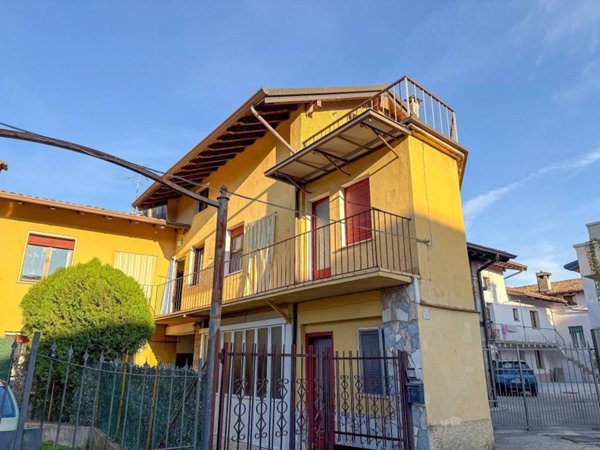 casa indipendente in vendita a Moniga del Garda