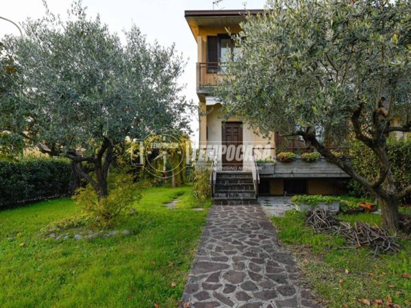 casa indipendente in vendita a Moniga del Garda
