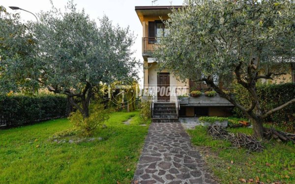 casa indipendente in vendita a Moniga del Garda