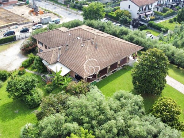 casa indipendente in vendita a Moniga del Garda