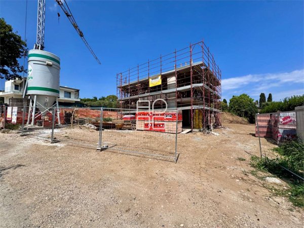 casa indipendente in vendita a Moniga del Garda