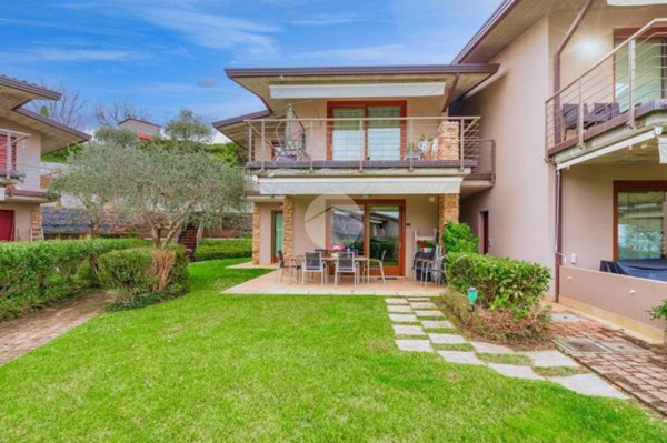 casa indipendente in vendita a Moniga del Garda