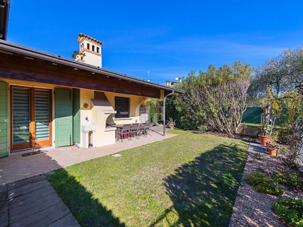 casa indipendente in vendita a Moniga del Garda