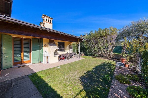 casa indipendente in vendita a Moniga del Garda