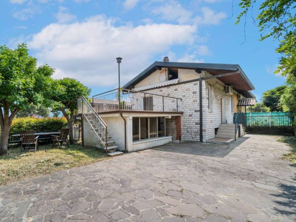 casa indipendente in vendita a Moniga del Garda