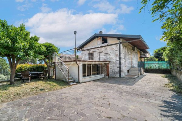 casa indipendente in vendita a Moniga del Garda