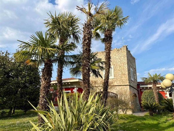 casa indipendente in vendita a Moniga del Garda