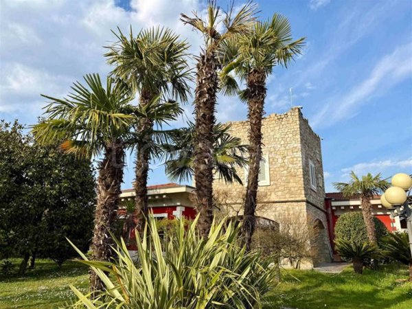 casa indipendente in vendita a Moniga del Garda