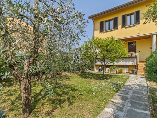 casa indipendente in vendita a Moniga del Garda