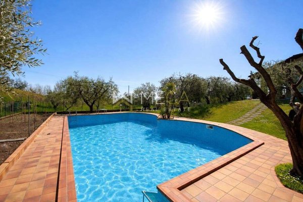 casa indipendente in vendita a Moniga del Garda