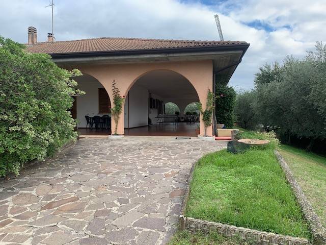 casa indipendente in vendita a Moniga del Garda