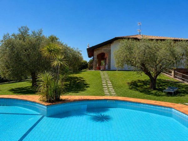 casa indipendente in vendita a Moniga del Garda