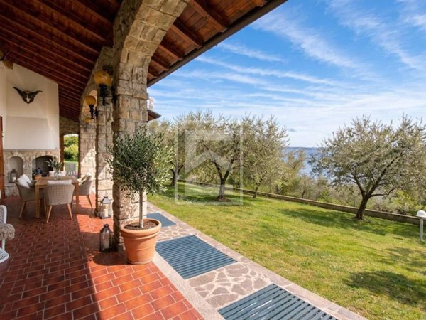 casa indipendente in vendita a Moniga del Garda