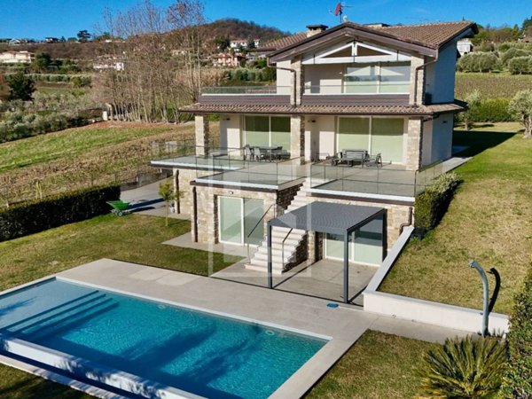 casa indipendente in vendita a Moniga del Garda