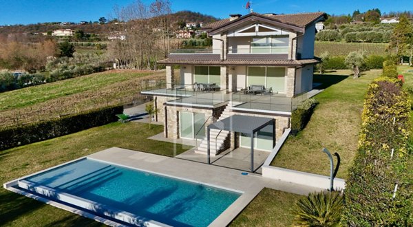casa indipendente in vendita a Moniga del Garda