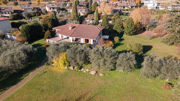 casa indipendente in vendita a Moniga del Garda